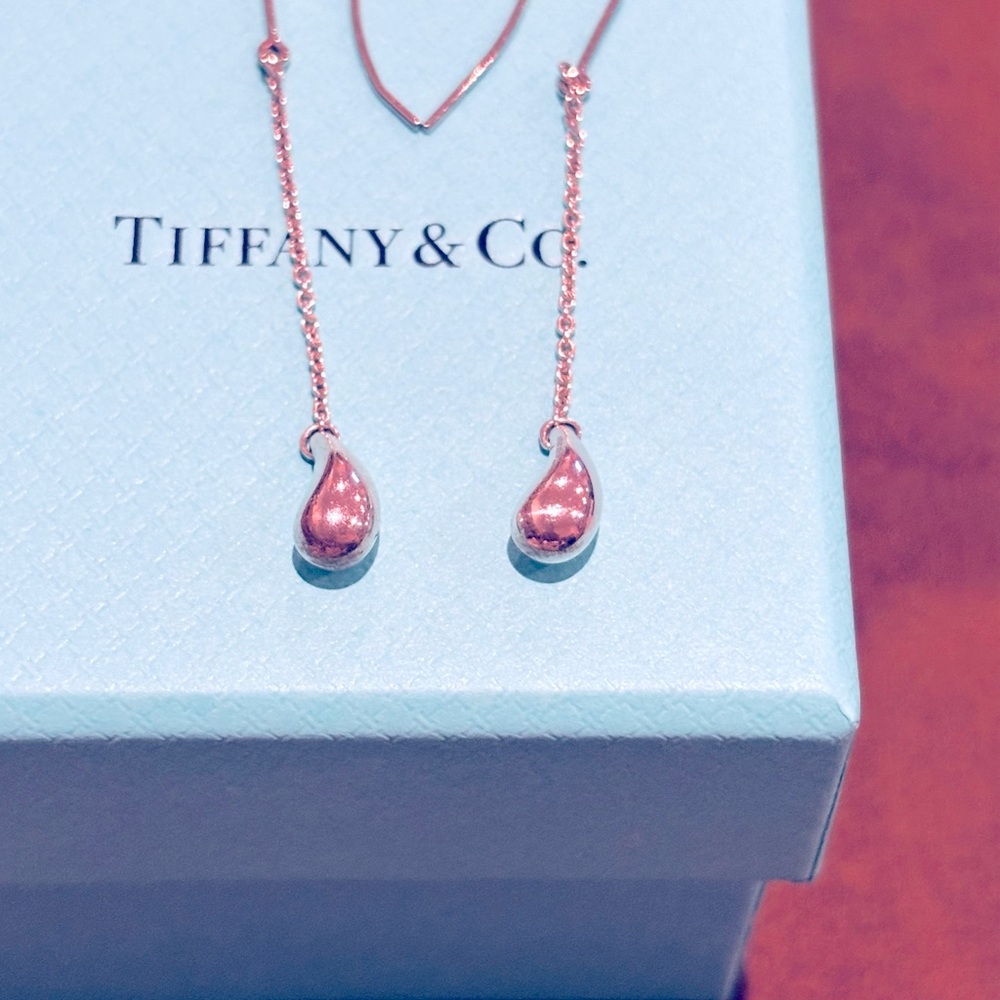 Tiffany hook tear drop earrings - silver